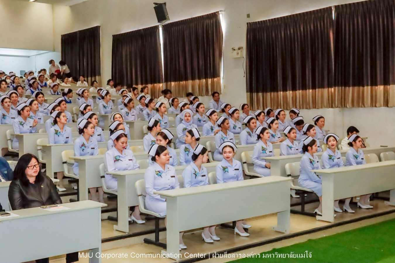 พยาบาลแม่โจ้ รุ่น 1 ประดับแถบหมวก-รับเข็มวิทยฐานะ พร้อมก้าวสู่พยาบาลวิชาชีพอย่างเป็นทางการ