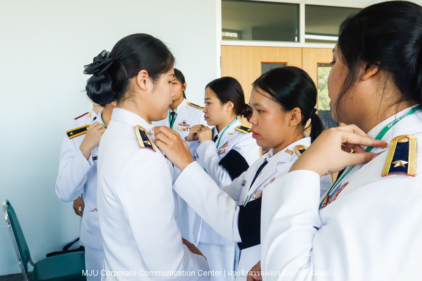 Congratulations    บรรยากาศ      บัณฑิตแม่โจ้ รายงานตัวเตรียมเข้าพิธีพระราชทานปริญญาบัตร ครั้งที่ 48