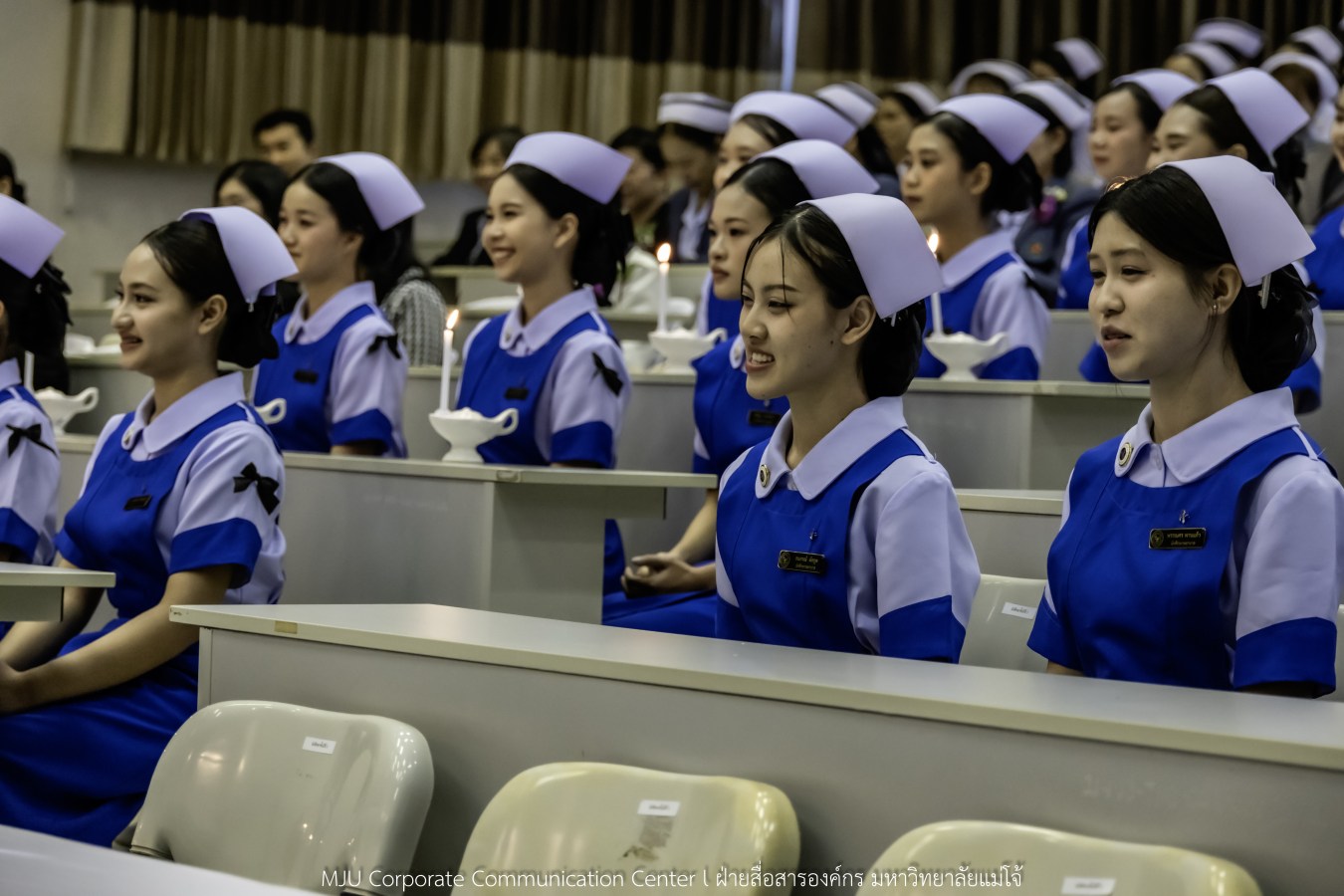 พยาบาลแม่โจ้ รุ่นที่ 3  รับหมวก เข็มเลื่อนชั้นปี และตะเกียงไนติงเกล เตรียมพร้อมออกฝึกปฏิบัติการจริงในสถานพยาบาล