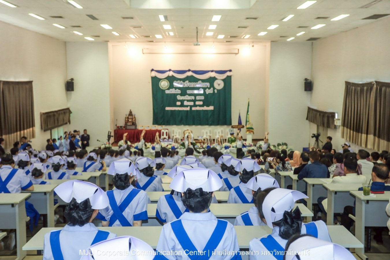 พยาบาลแม่โจ้ รุ่น 1 ประดับแถบหมวก-รับเข็มวิทยฐานะ พร้อมก้าวสู่พยาบาลวิชาชีพอย่างเป็นทางการ