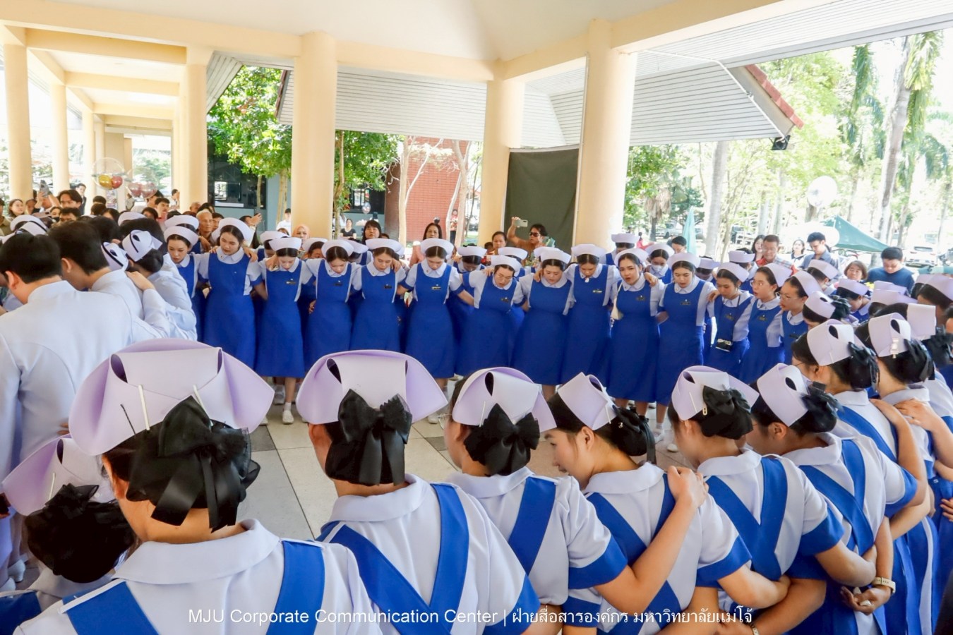 พยาบาลแม่โจ้ รุ่น 1 ประดับแถบหมวก-รับเข็มวิทยฐานะ พร้อมก้าวสู่พยาบาลวิชาชีพอย่างเป็นทางการ