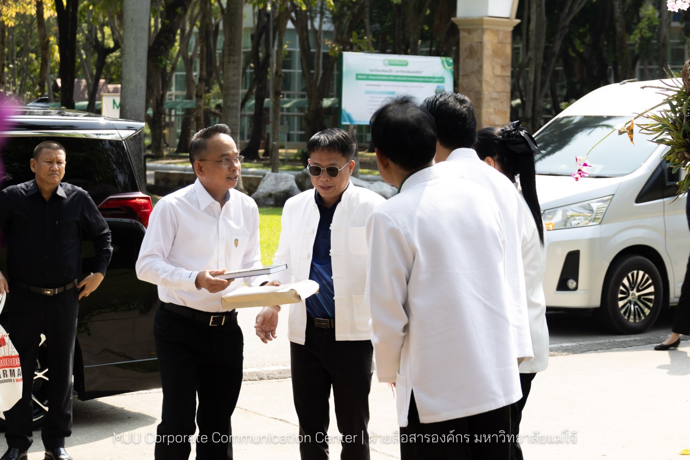 รองปลัดกระทรวงมหาดไทย สักการะสิ่งศักดิ์ ม.แม่โจ้