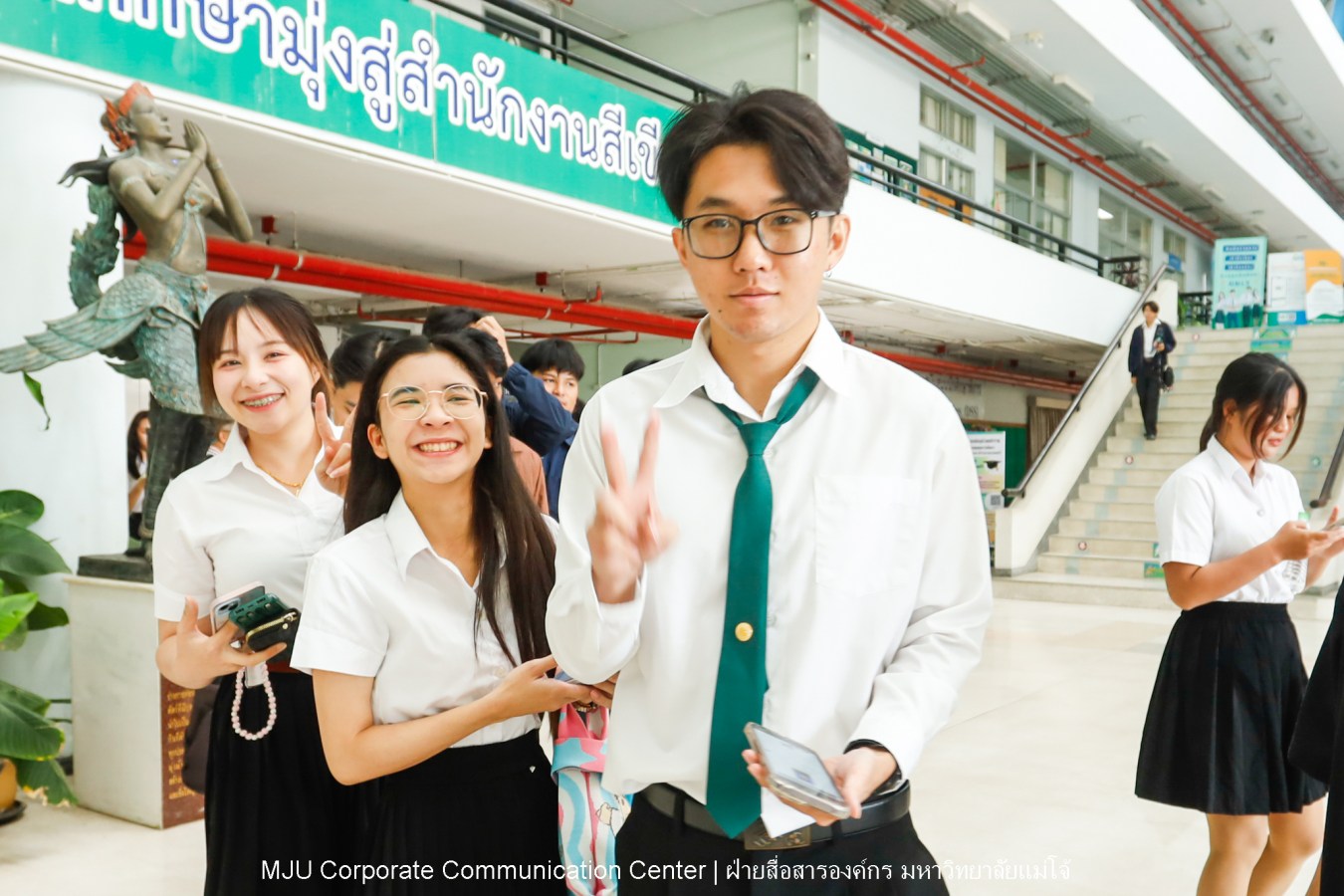 Congratulations    บรรยากาศ      บัณฑิตแม่โจ้ รายงานตัวเตรียมเข้าพิธีพระราชทานปริญญาบัตร ครั้งที่ 48