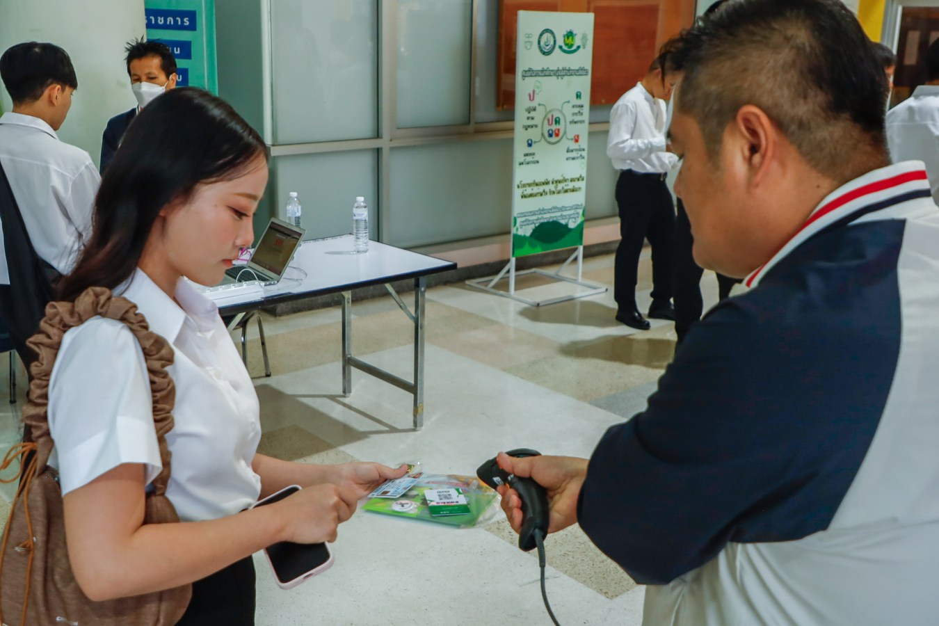 Congratulations    บรรยากาศ      บัณฑิตแม่โจ้ รายงานตัวเตรียมเข้าพิธีพระราชทานปริญญาบัตร ครั้งที่ 48