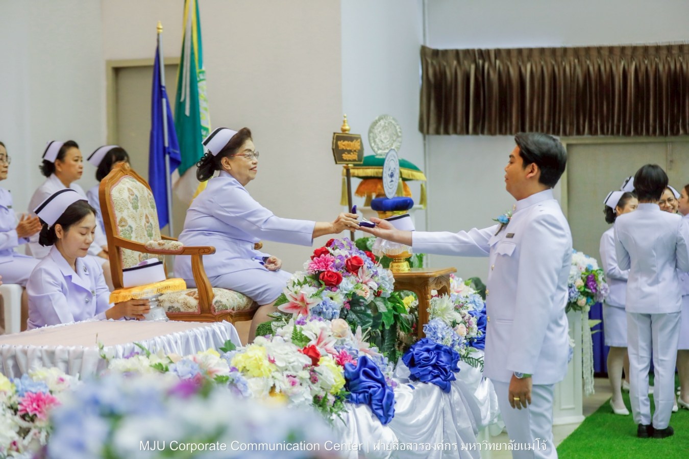 พยาบาลแม่โจ้ รุ่น 1 ประดับแถบหมวก-รับเข็มวิทยฐานะ พร้อมก้าวสู่พยาบาลวิชาชีพอย่างเป็นทางการ