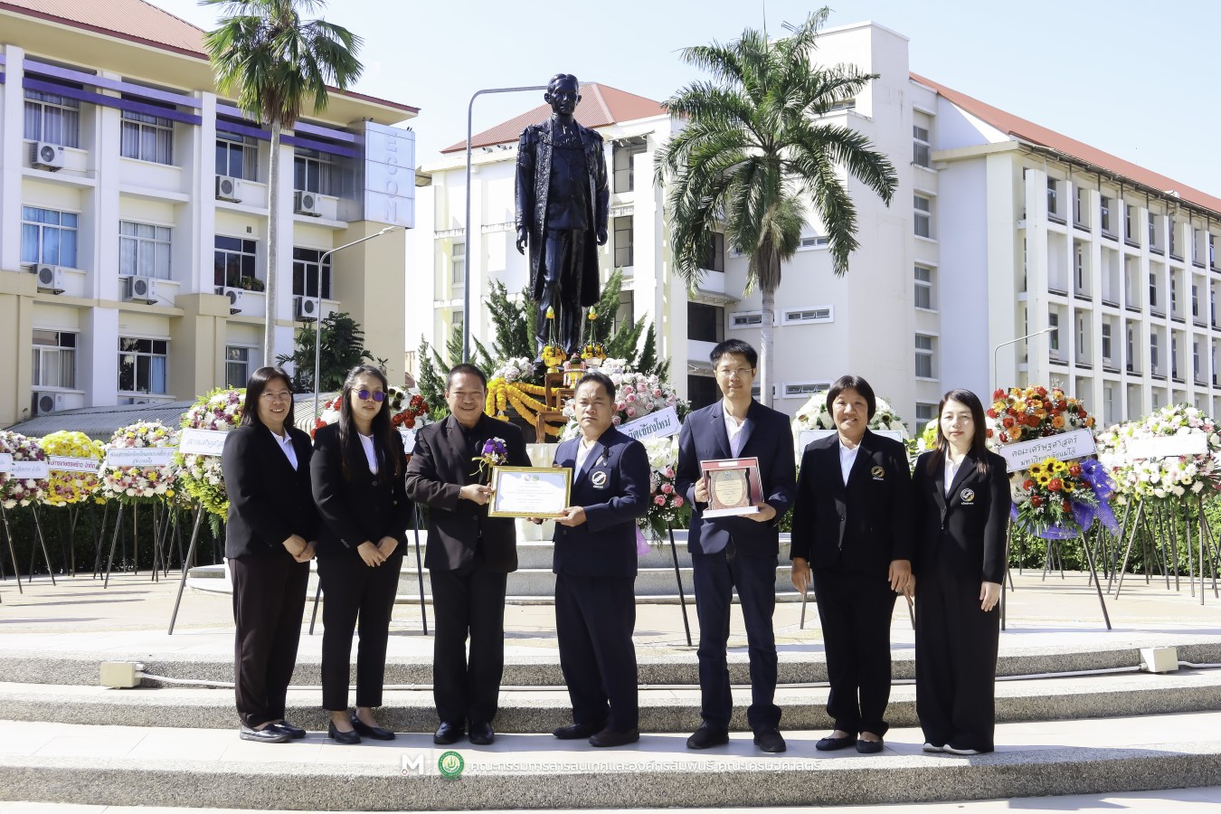 คณะเศรษฐศาสตร์ มหาวิทยาลัยแม่โจ้ ร่วมกับ สันนิบาตสหกรณ์จังหวัดเชียงใหม่ จัดพิธีวางพวงมาลาสักการะ 