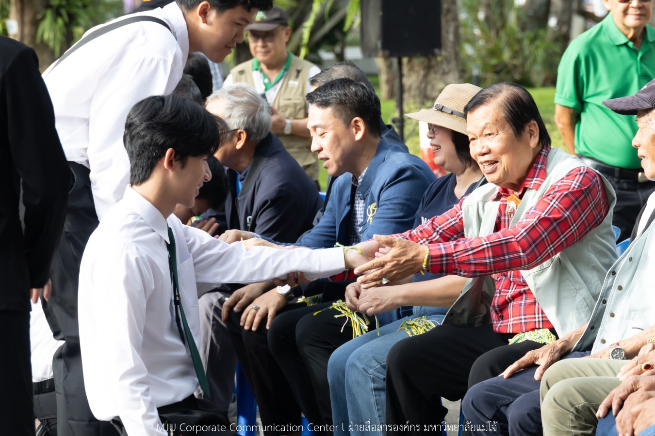 ม.แม่โจ้ เจิมหน้า-ผูกข้อมือ รับขวัญน้องใหม่ลูกแม่โจ้รุ่น 91