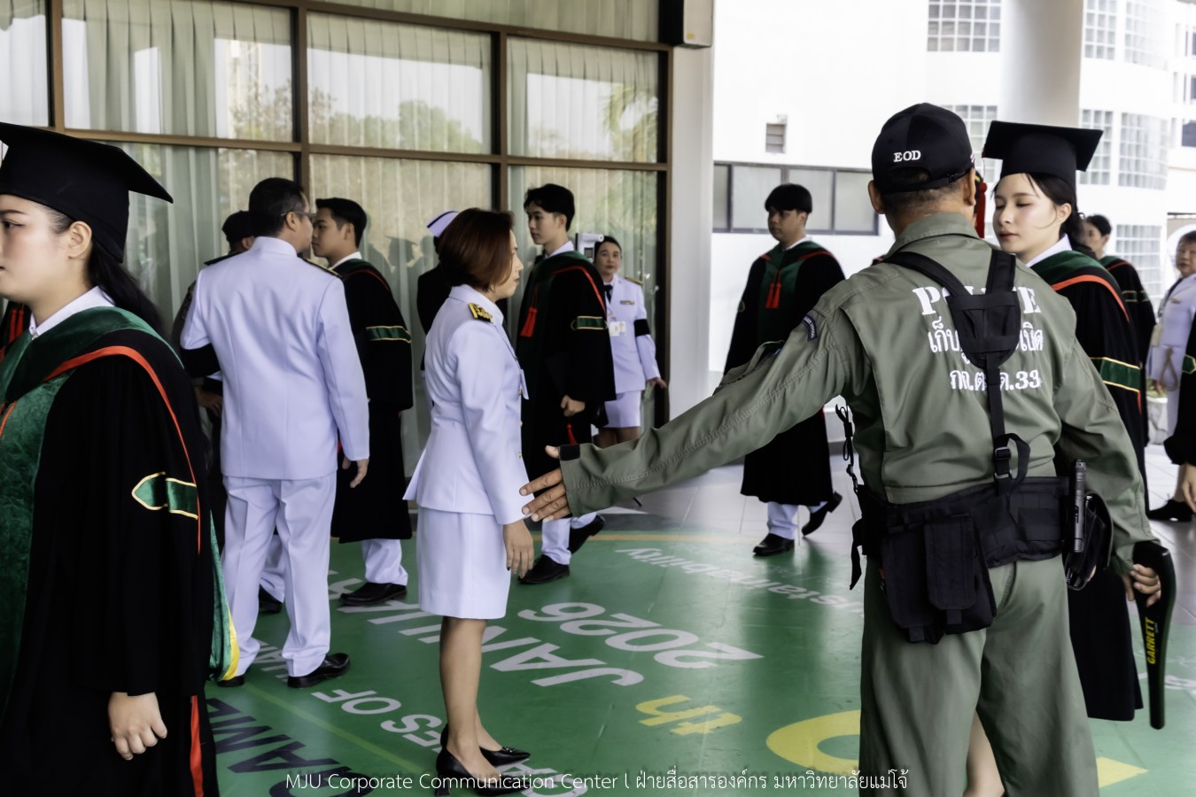 บรรยากาศ พิธีพระราชทานปริญญาบัตร มหาวิทยาลัยแม่โจ้ ประจำปีการศึกษา2567-2568 ครั้งที่ 48  ในวันที่ 19 กุมภาพันธ์ พ.ศ.2569 ณ ศูนย์กีฬาเฉลิมพระเกียรติ มหาวิทยาลัยแม่โจ้