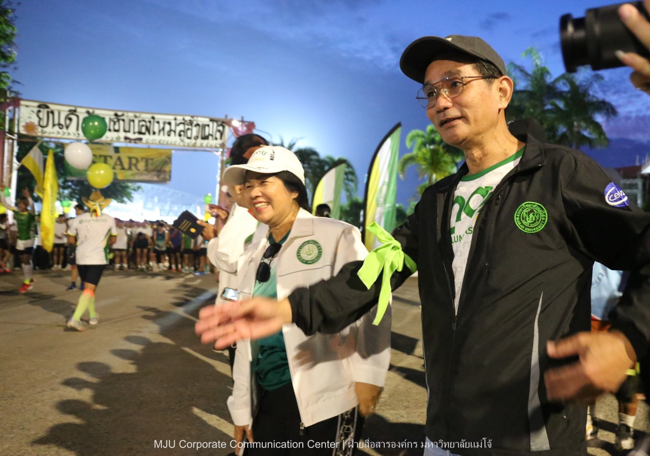 10 กิโลแห่งรอยยิ้ม ประเพณี เดินวิ่ง แม่โจ้ – สันทราย  ชาวสันทราย รุ่นพี่ ศิษย์เก่า  ร่วมต้อนรับอินทนิลช่อที่ 91 กว่า 6,200 คน อย่างอบอุ่น