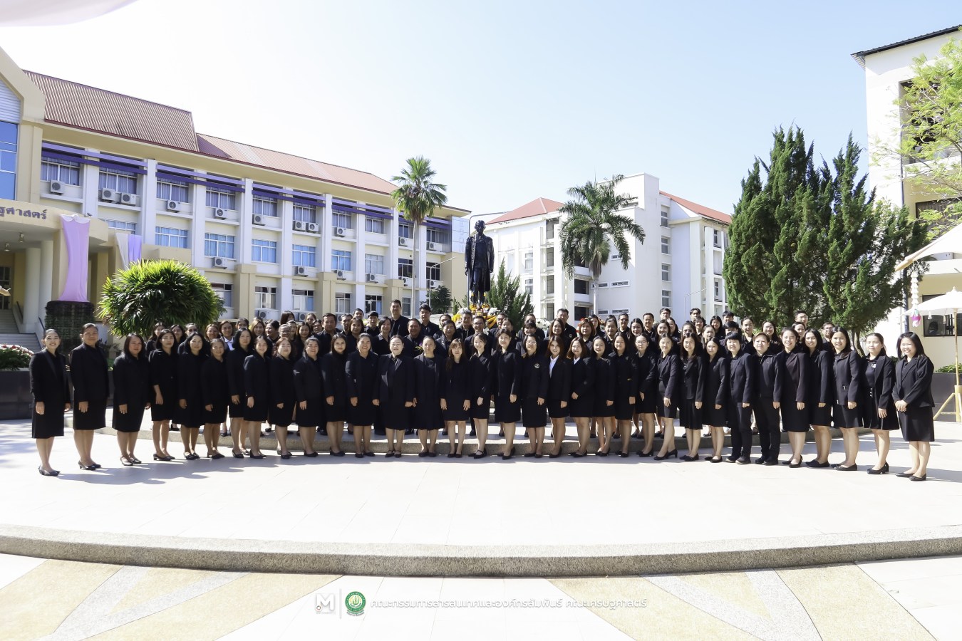 คณะเศรษฐศาสตร์ มหาวิทยาลัยแม่โจ้ ร่วมกับ สันนิบาตสหกรณ์จังหวัดเชียงใหม่ จัดพิธีวางพวงมาลาสักการะ 