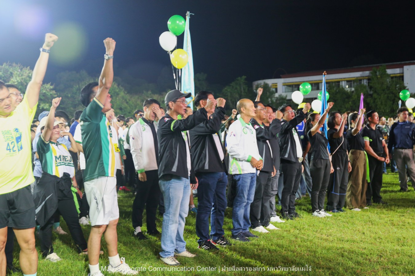 10 กิโลแห่งรอยยิ้ม ประเพณี เดินวิ่ง แม่โจ้ – สันทราย  ชาวสันทราย รุ่นพี่ ศิษย์เก่า  ร่วมต้อนรับอินทนิลช่อที่ 91 กว่า 6,200 คน อย่างอบอุ่น