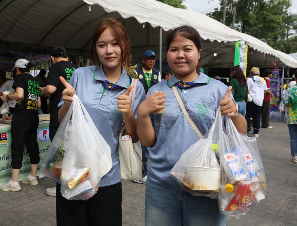10 กิโลแห่งรอยยิ้ม ประเพณี เดินวิ่ง แม่โจ้ – สันทราย  ชาวสันทราย รุ่นพี่ ศิษย์เก่า  ร่วมต้อนรับอินทนิลช่อที่ 91 กว่า 6,200 คน อย่างอบอุ่น