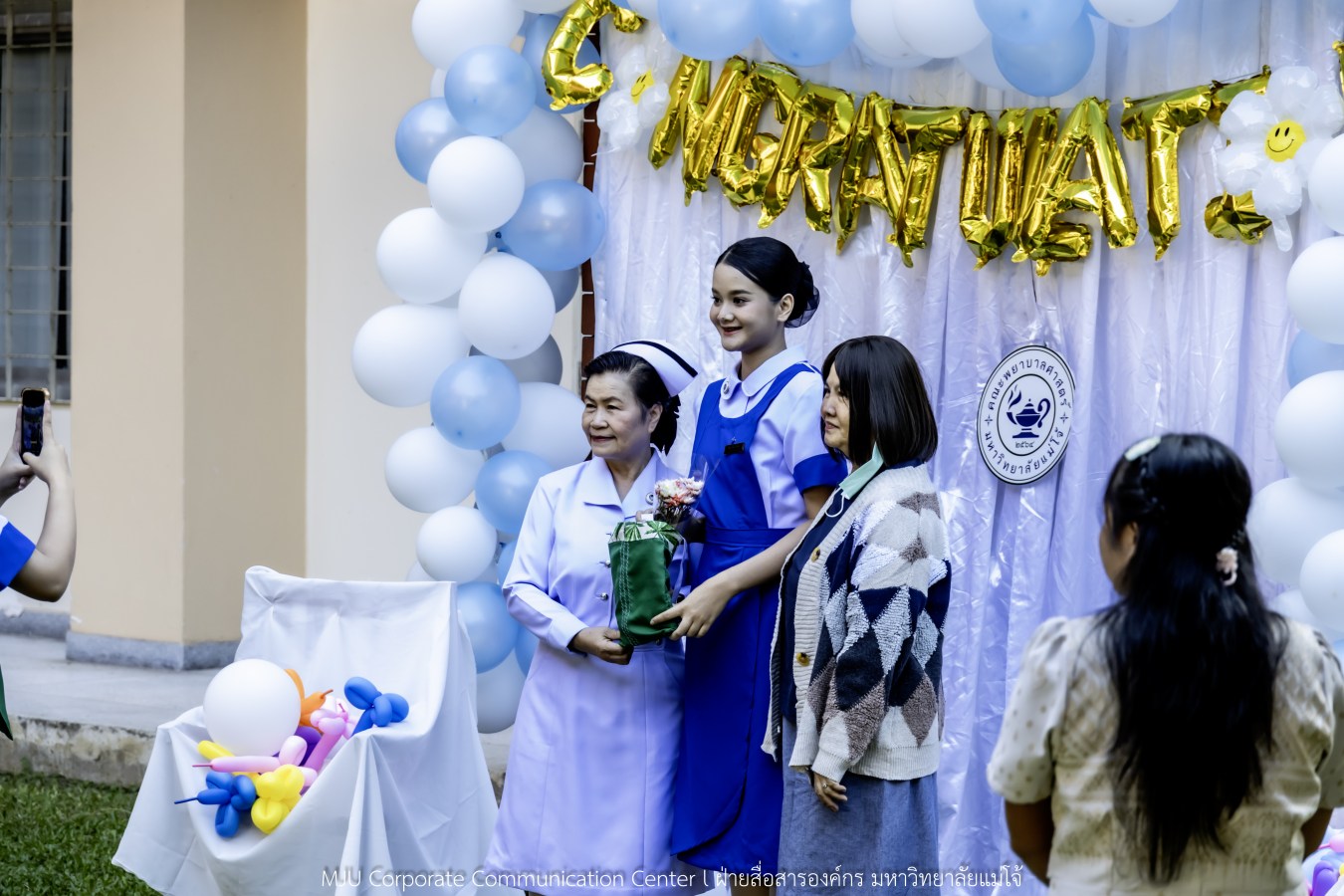 พยาบาลแม่โจ้ รุ่นที่ 3  รับหมวก เข็มเลื่อนชั้นปี และตะเกียงไนติงเกล เตรียมพร้อมออกฝึกปฏิบัติการจริงในสถานพยาบาล