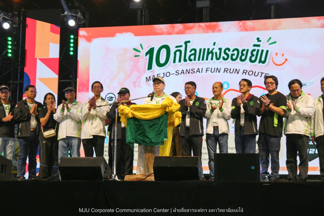 10 กิโลแห่งรอยยิ้ม ประเพณี เดินวิ่ง แม่โจ้ – สันทราย  ชาวสันทราย รุ่นพี่ ศิษย์เก่า  ร่วมต้อนรับอินทนิลช่อที่ 91 กว่า 6,200 คน อย่างอบอุ่น
