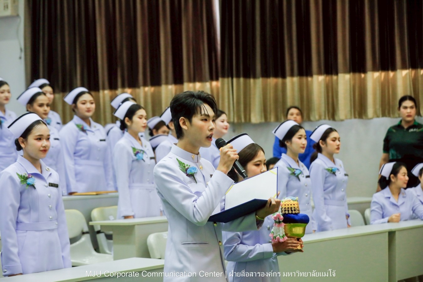 พยาบาลแม่โจ้ รุ่น 1 ประดับแถบหมวก-รับเข็มวิทยฐานะ พร้อมก้าวสู่พยาบาลวิชาชีพอย่างเป็นทางการ