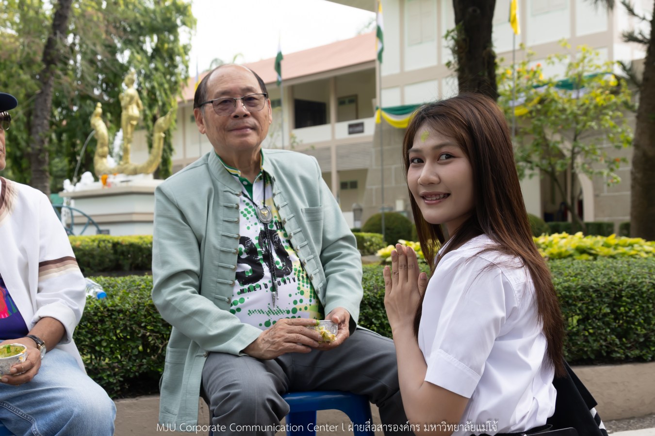 ม.แม่โจ้ เจิมหน้า-ผูกข้อมือ รับขวัญน้องใหม่ลูกแม่โจ้รุ่น 91