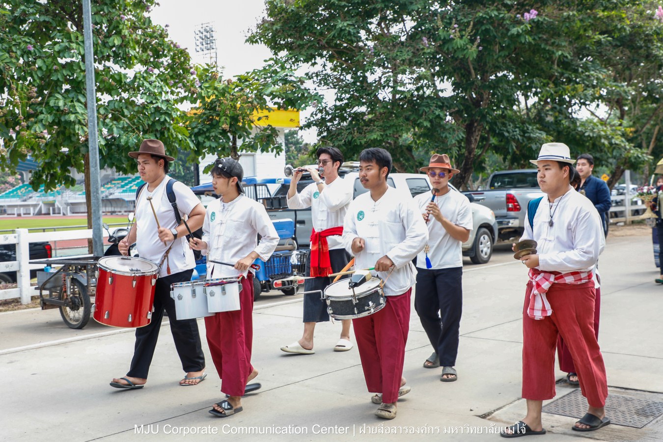ชาวแม่โจ้ ร่วมพิธีดำหัวผู้อาวุโสและอธิการบดี ประจำปี 2569  สืบสานป๋าเวณี ปี๋ใหม่เมือง
