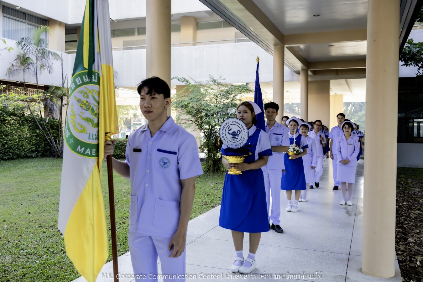 พยาบาลแม่โจ้ รุ่นที่ 3  รับหมวก เข็มเลื่อนชั้นปี และตะเกียงไนติงเกล เตรียมพร้อมออกฝึกปฏิบัติการจริงในสถานพยาบาล