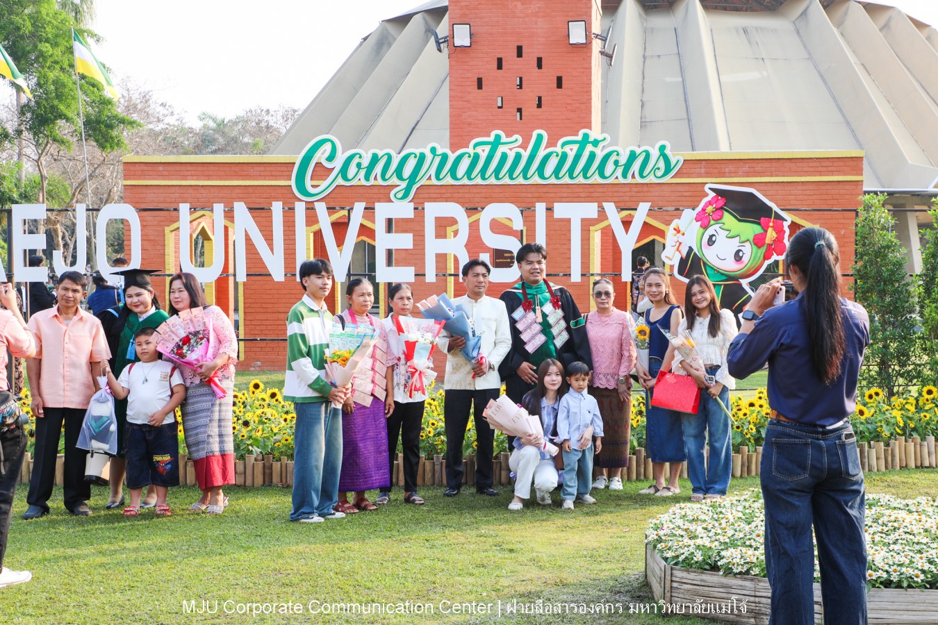 บรรยากาศ พิธีพระราชทานปริญญาบัตร มหาวิทยาลัยแม่โจ้ ประจำปีการศึกษา2567-2568 ครั้งที่ 48  ในวันที่ 19 กุมภาพันธ์ พ.ศ.2569 ณ ศูนย์กีฬาเฉลิมพระเกียรติ มหาวิทยาลัยแม่โจ้