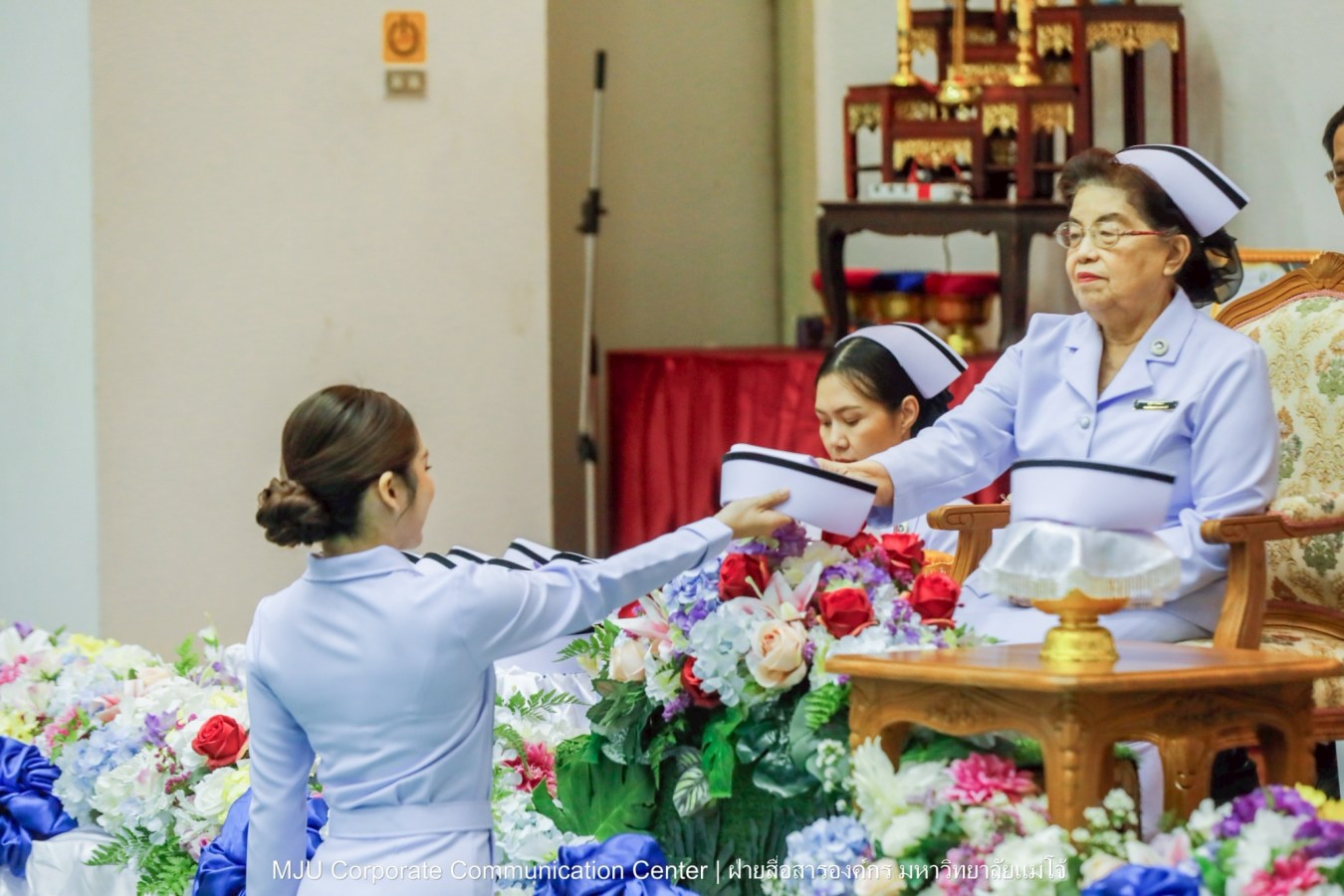 พยาบาลแม่โจ้ รุ่น 1 ประดับแถบหมวก-รับเข็มวิทยฐานะ พร้อมก้าวสู่พยาบาลวิชาชีพอย่างเป็นทางการ