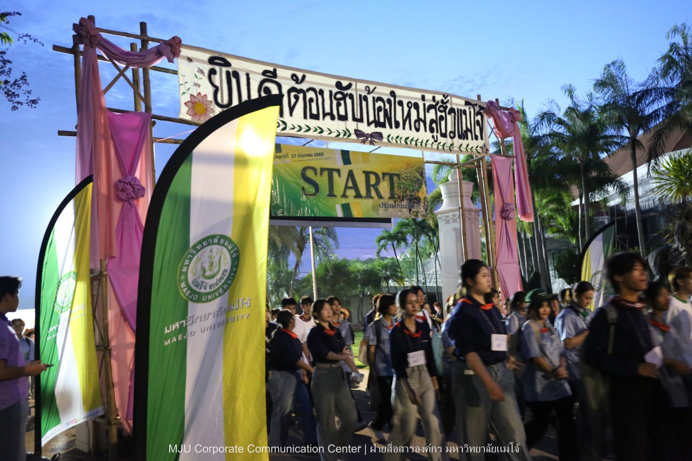 10 กิโลแห่งรอยยิ้ม ประเพณี เดินวิ่ง แม่โจ้ – สันทราย  ชาวสันทราย รุ่นพี่ ศิษย์เก่า  ร่วมต้อนรับอินทนิลช่อที่ 91 กว่า 6,200 คน อย่างอบอุ่น