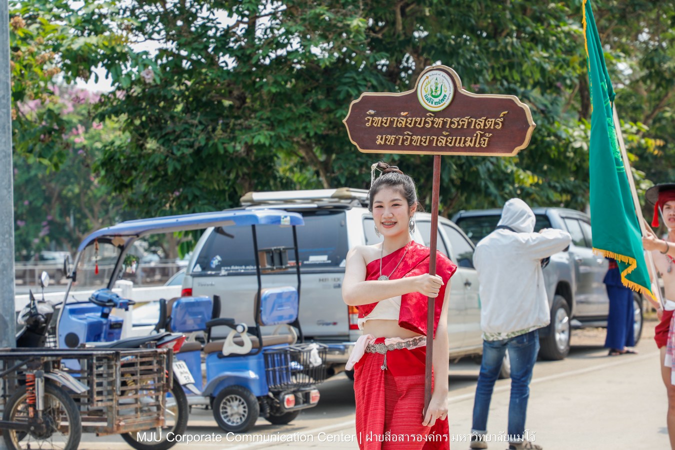 ชาวแม่โจ้ ร่วมพิธีดำหัวผู้อาวุโสและอธิการบดี ประจำปี 2569  สืบสานป๋าเวณี ปี๋ใหม่เมือง