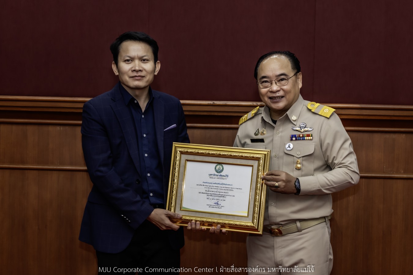 พิธีมอบใบประกาศเกียรติคุณให้แก่นักวิจัยมหาวิทยาลัยแม่โจ้ ที่ได้รับรางวัลในระดับชาติและนานาชาติ