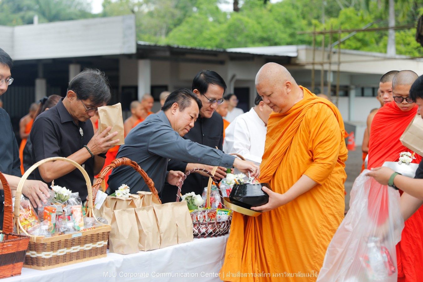 ม.แม่โจ้ จัด พิธีทำบุญตักบาตรถวายพระกุศลแด่สมเด็จพระเจ้าลูกเธอ เจ้าฟ้าพัชรกิติยาภา นเรนทิราเทพยวดี กรมหลวงราชสาริณีสิริพัชร มหาวัชรราชธิดา