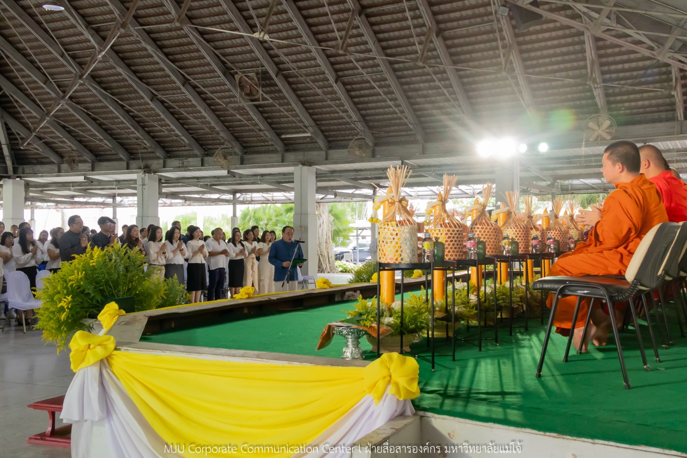 ม.แม่โจ้ ทำนุบำรุงพระพุทธศาสนา จัดถวายเทียนพรรษา 9 วัด
