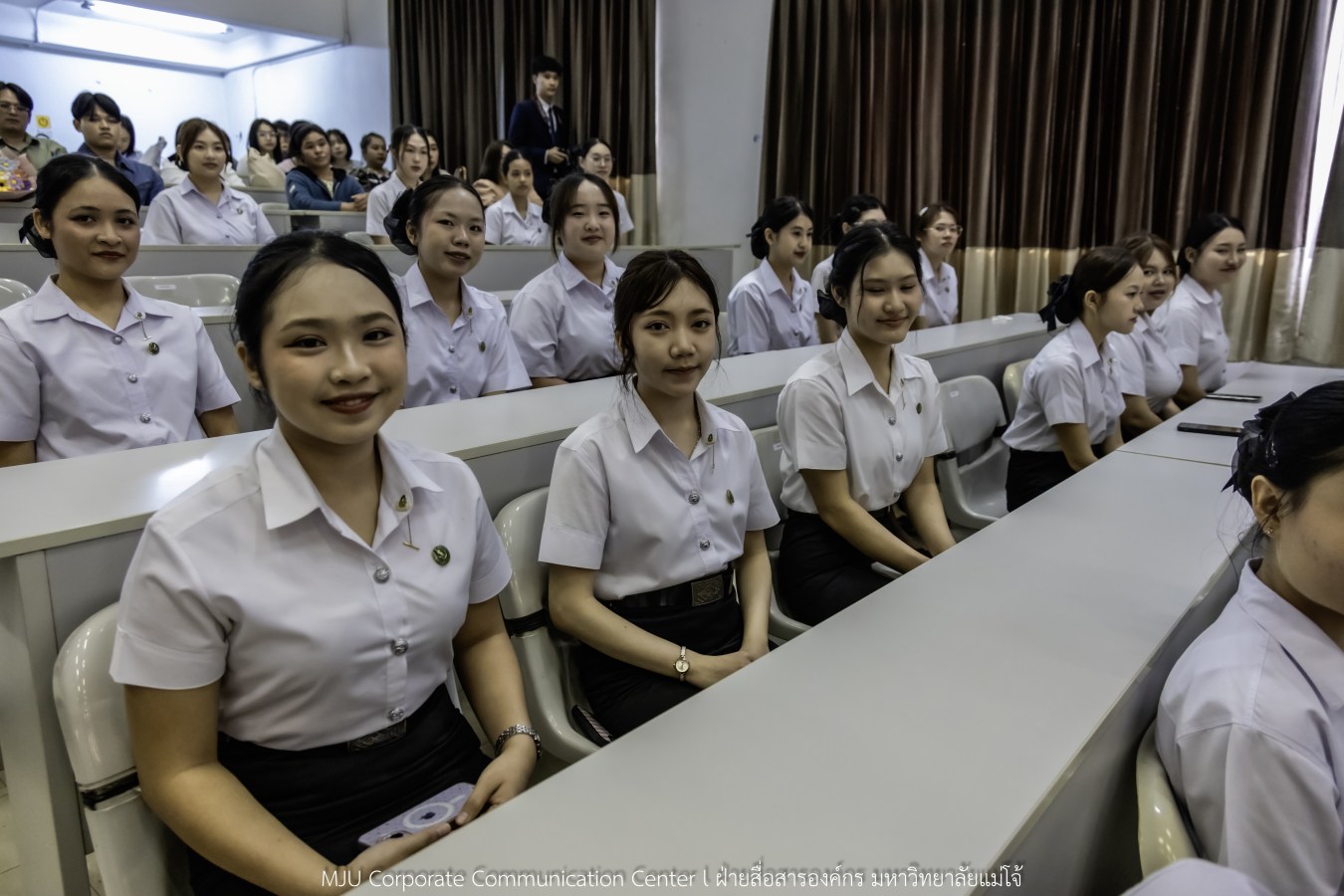 พยาบาลแม่โจ้ รุ่นที่ 3  รับหมวก เข็มเลื่อนชั้นปี และตะเกียงไนติงเกล เตรียมพร้อมออกฝึกปฏิบัติการจริงในสถานพยาบาล