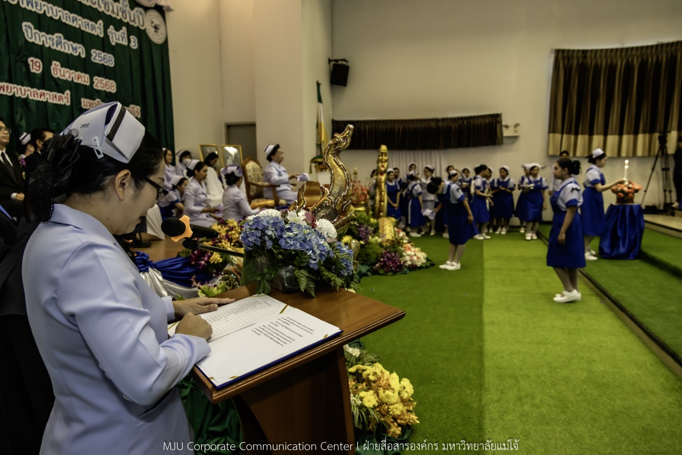 พยาบาลแม่โจ้ รุ่นที่ 3  รับหมวก เข็มเลื่อนชั้นปี และตะเกียงไนติงเกล เตรียมพร้อมออกฝึกปฏิบัติการจริงในสถานพยาบาล