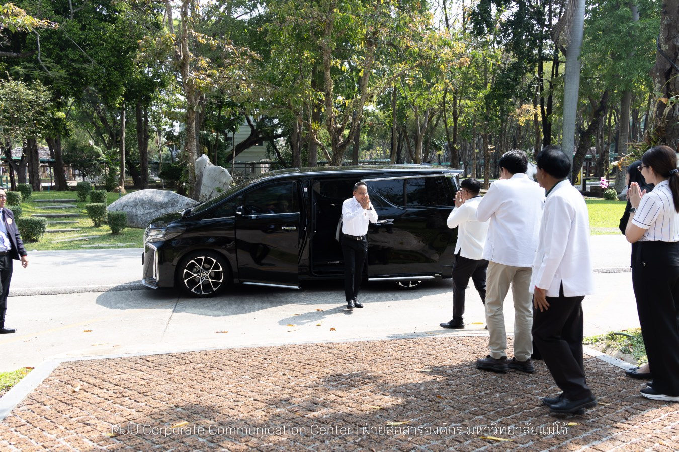 รองปลัดกระทรวงมหาดไทย สักการะสิ่งศักดิ์ ม.แม่โจ้