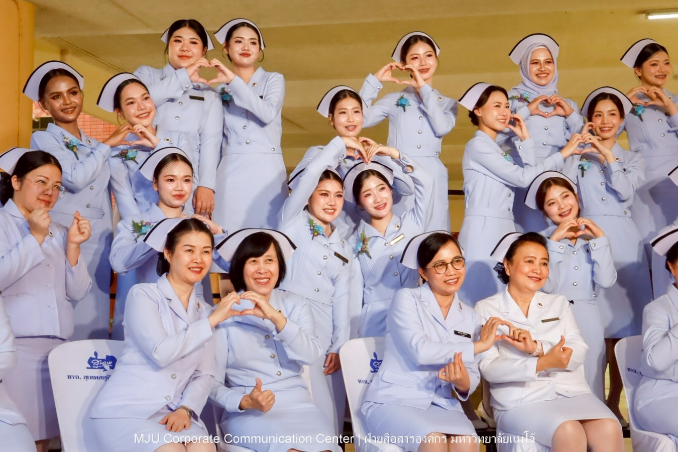 พยาบาลแม่โจ้ รุ่น 1 ประดับแถบหมวก-รับเข็มวิทยฐานะ พร้อมก้าวสู่พยาบาลวิชาชีพอย่างเป็นทางการ