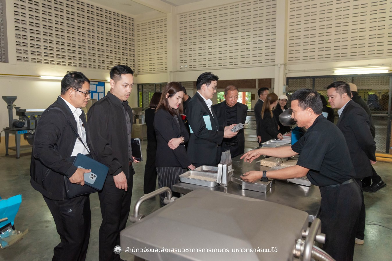 มหาวิทยาลัยแม่โจ้ ต้อนรับคณะผู้บริหารของสำนักงานเลขาธิการวุฒิสภา ในโครงการติดตามผลการนำผลงานวิจัยไปใช้ประโยชน์ในกระบวนการนิติบัญญัติ