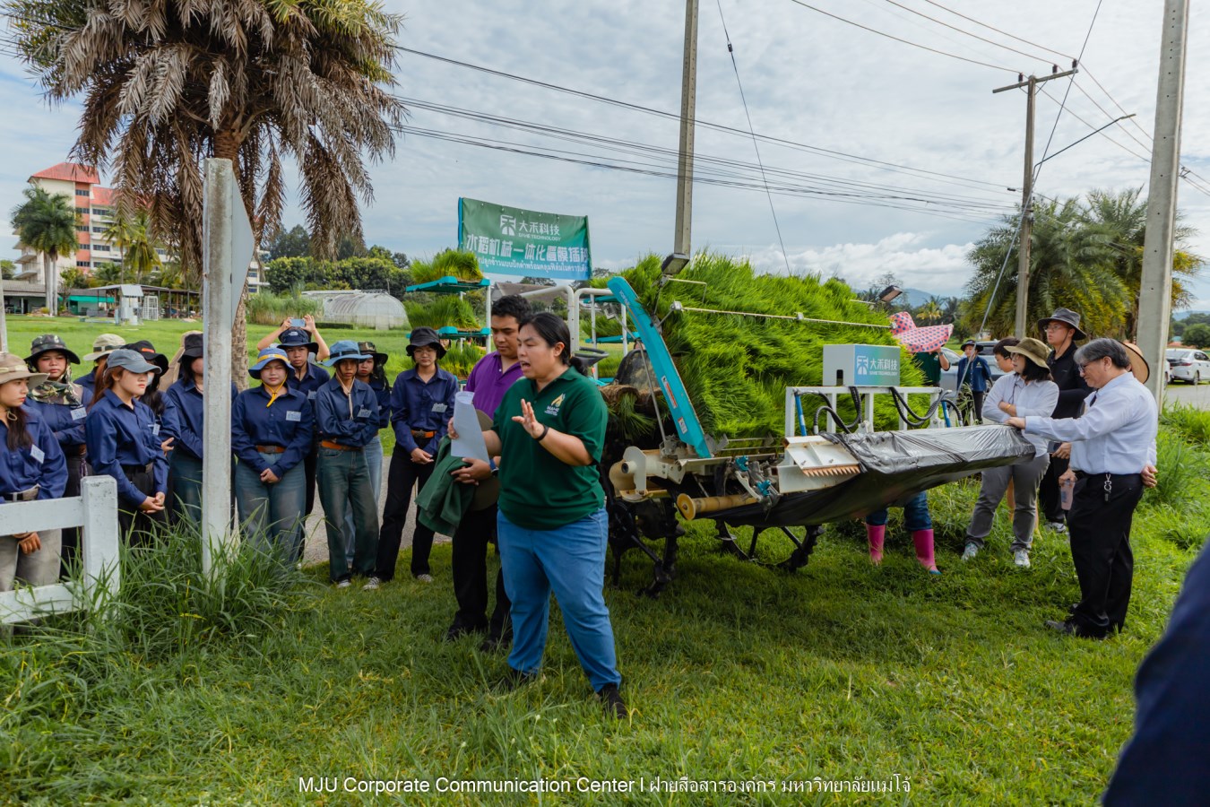 ม.แม่โจ้ ร่วมกับภาคเอกชนจีน  ทดสอบเทคโนโลยีฟิล์มคลุมดินที่ย่อยสลายได้ทางชีวภาพในการปลูกข้าวอินทรีย์