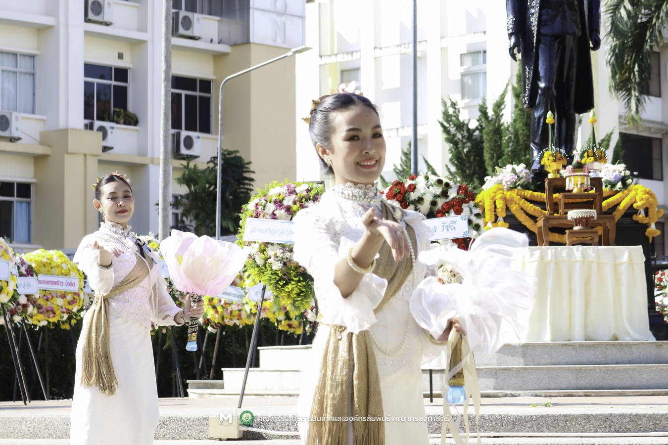 คณะเศรษฐศาสตร์ มหาวิทยาลัยแม่โจ้ ร่วมกับ สันนิบาตสหกรณ์จังหวัดเชียงใหม่ จัดพิธีวางพวงมาลาสักการะ 