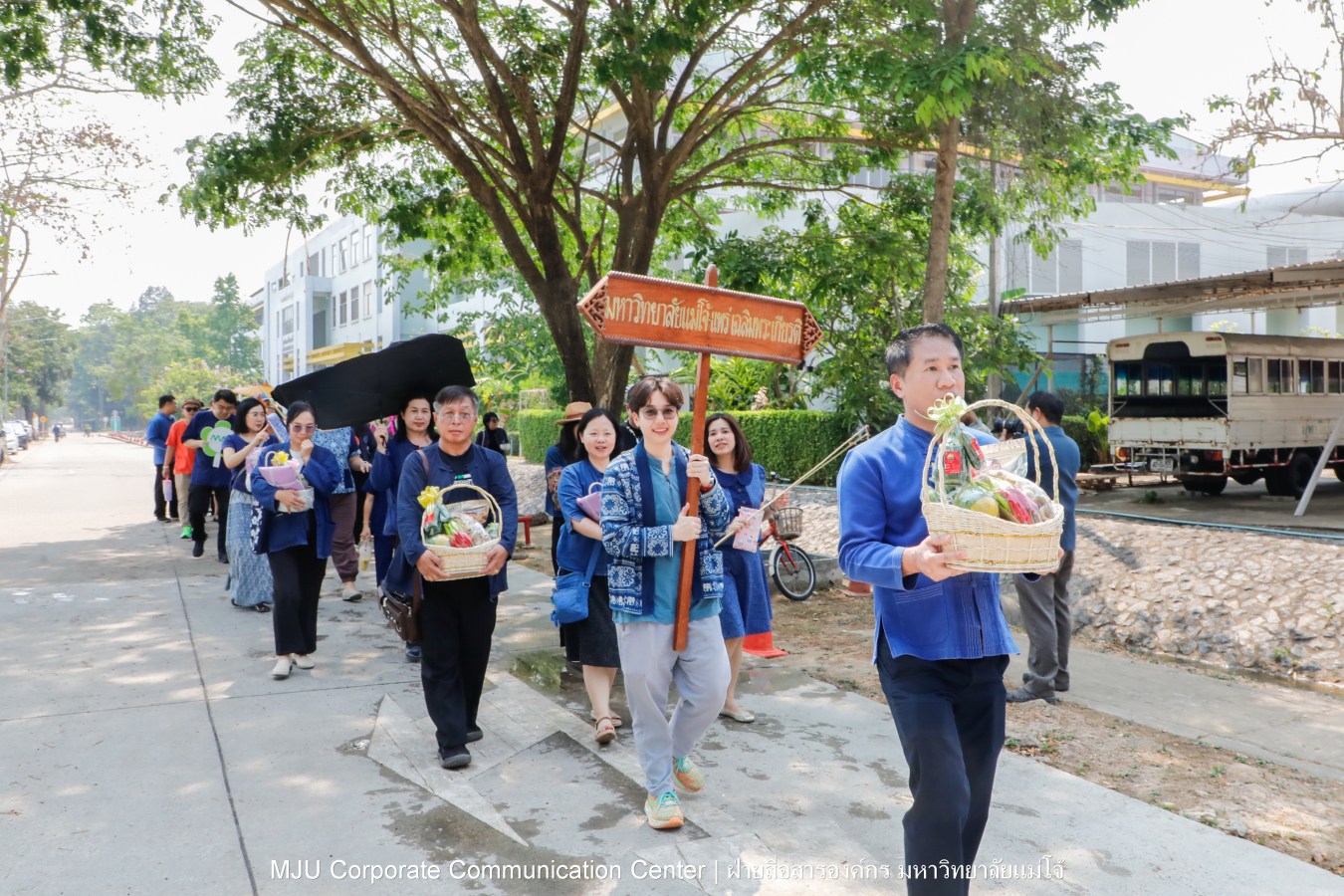 ชาวแม่โจ้ ร่วมพิธีดำหัวผู้อาวุโสและอธิการบดี ประจำปี 2569  สืบสานป๋าเวณี ปี๋ใหม่เมือง
