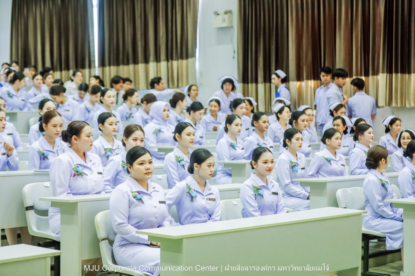 พยาบาลแม่โจ้ รุ่น 1 ประดับแถบหมวก-รับเข็มวิทยฐานะ พร้อมก้าวสู่พยาบาลวิชาชีพอย่างเป็นทางการ