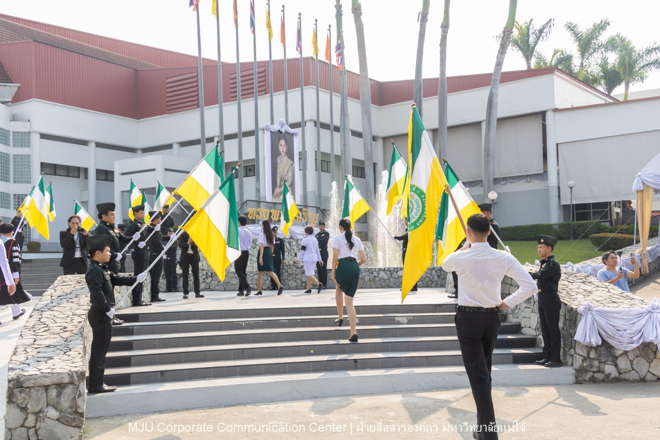 บรรยากาศ พิธีพระราชทานปริญญาบัตร มหาวิทยาลัยแม่โจ้ ประจำปีการศึกษา2567-2568 ครั้งที่ 48  ในวันที่ 19 กุมภาพันธ์ พ.ศ.2569 ณ ศูนย์กีฬาเฉลิมพระเกียรติ มหาวิทยาลัยแม่โจ้