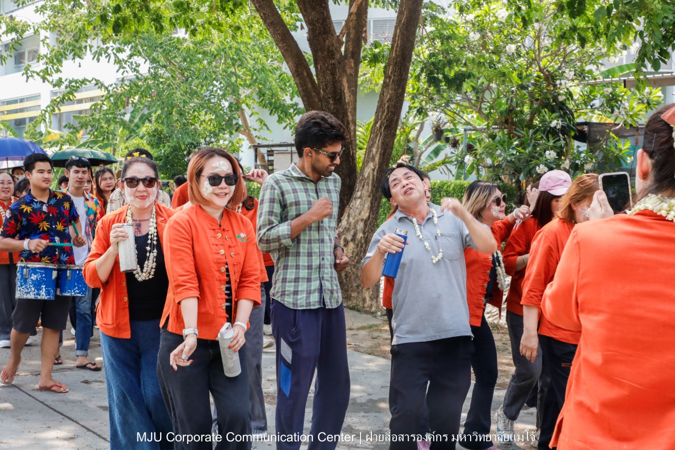 ชาวแม่โจ้ ร่วมพิธีดำหัวผู้อาวุโสและอธิการบดี ประจำปี 2569  สืบสานป๋าเวณี ปี๋ใหม่เมือง