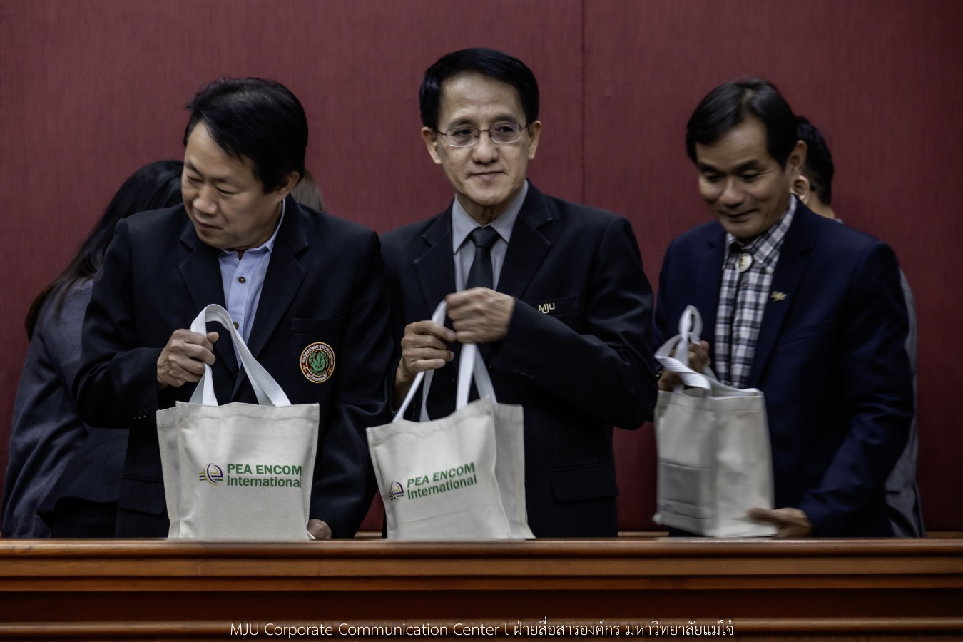 ม.แม่โจ้ ร่วมกับ กฟผ.สันทราย และ PEA ENCOM International ศึกษาการจัดการไฟฟ้าระบบผลิตโซล่าเซลล์