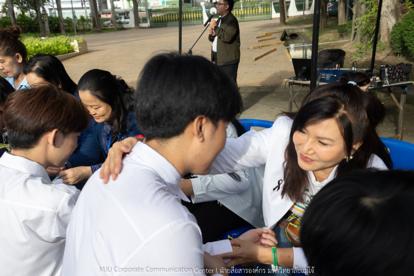 ม.แม่โจ้ เจิมหน้า-ผูกข้อมือ รับขวัญน้องใหม่ลูกแม่โจ้รุ่น 91