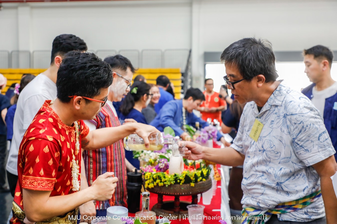 ชาวแม่โจ้ ร่วมพิธีดำหัวผู้อาวุโสและอธิการบดี ประจำปี 2569  สืบสานป๋าเวณี ปี๋ใหม่เมือง
