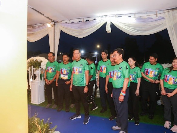 ผู้แทนมหาวิทยาลัย เข้ารับเกียรติบัตร ในฐานะหน่วยงานผู้สนับสนุนกิจกรรม “เดิน วิ่ง ปั่น ป้องกันอัมพาต ครั้งที่ 11”