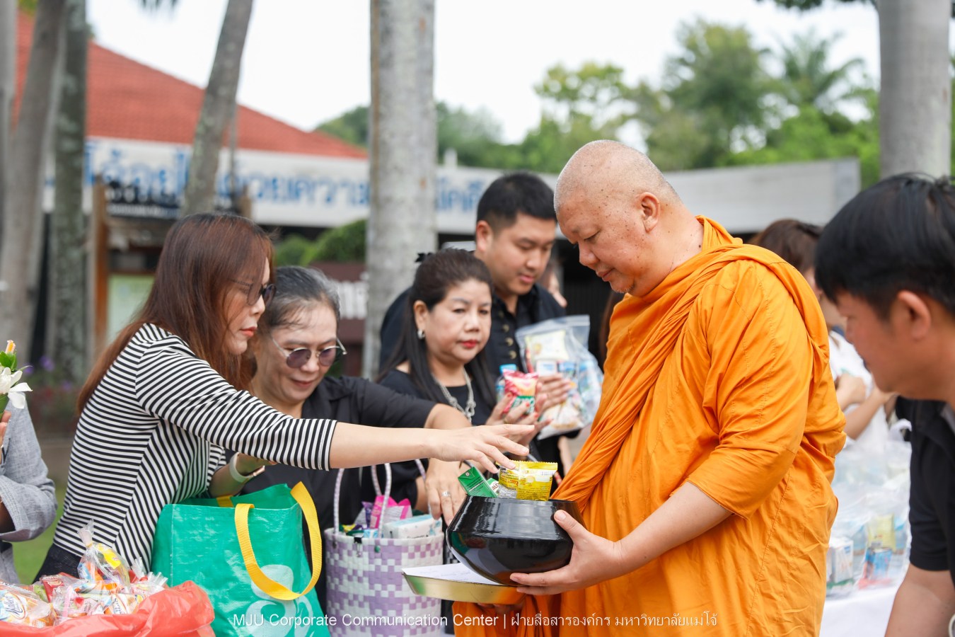 ม.แม่โจ้ จัด พิธีทำบุญตักบาตรถวายพระกุศลแด่สมเด็จพระเจ้าลูกเธอ เจ้าฟ้าพัชรกิติยาภา นเรนทิราเทพยวดี กรมหลวงราชสาริณีสิริพัชร มหาวัชรราชธิดา