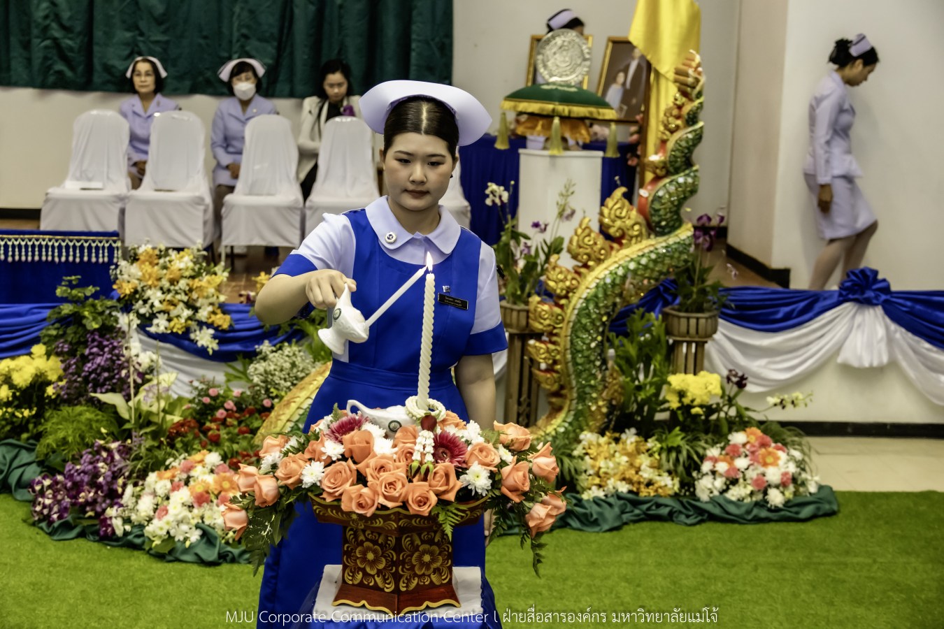 พยาบาลแม่โจ้ รุ่นที่ 3  รับหมวก เข็มเลื่อนชั้นปี และตะเกียงไนติงเกล เตรียมพร้อมออกฝึกปฏิบัติการจริงในสถานพยาบาล