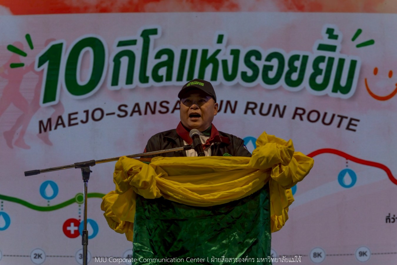 10 กิโลแห่งรอยยิ้ม ประเพณี เดินวิ่ง แม่โจ้ – สันทราย  ชาวสันทราย รุ่นพี่ ศิษย์เก่า  ร่วมต้อนรับอินทนิลช่อที่ 91 กว่า 6,200 คน อย่างอบอุ่น
