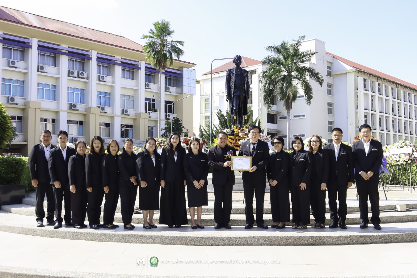คณะเศรษฐศาสตร์ มหาวิทยาลัยแม่โจ้ ร่วมกับ สันนิบาตสหกรณ์จังหวัดเชียงใหม่ จัดพิธีวางพวงมาลาสักการะ 