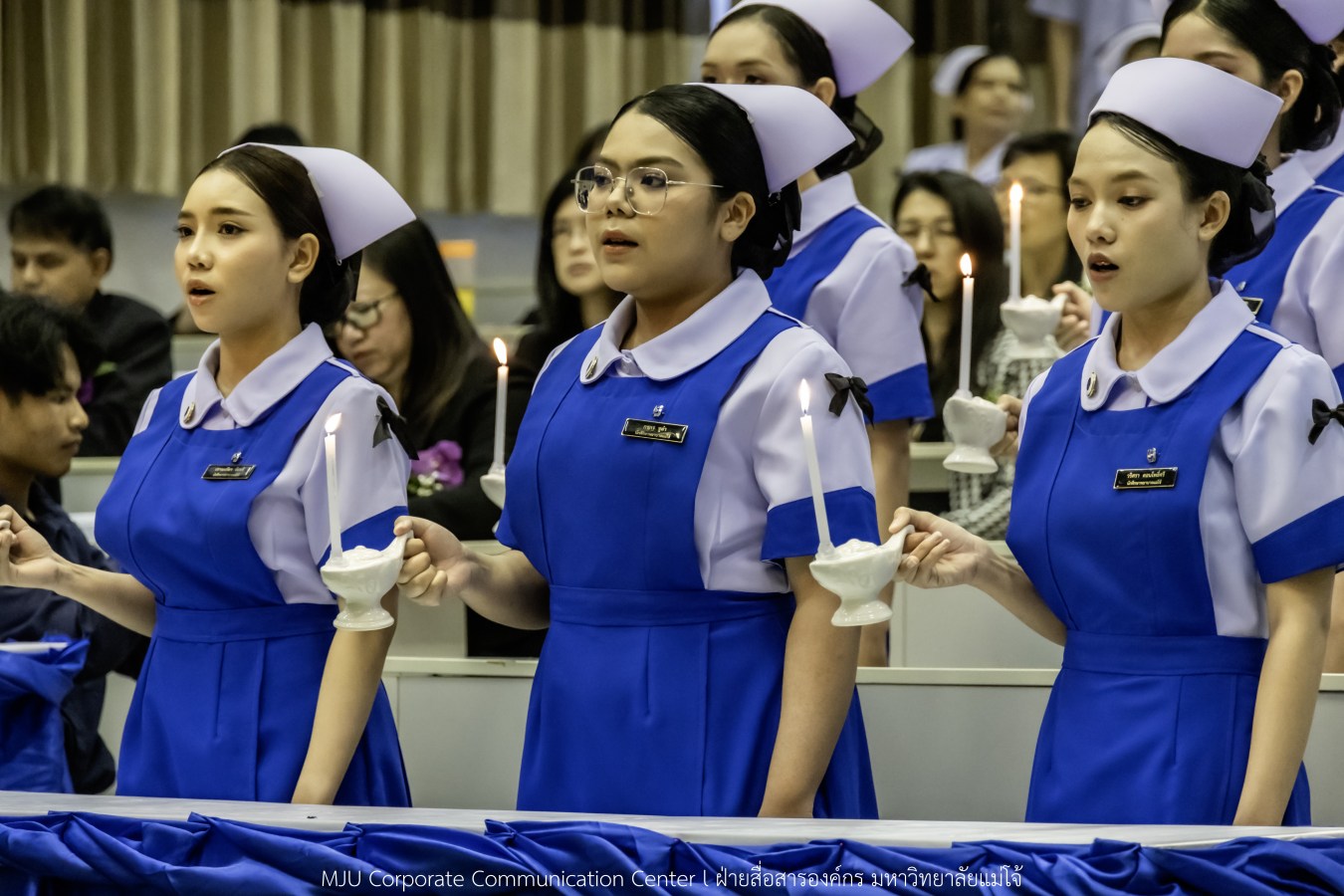 พยาบาลแม่โจ้ รุ่นที่ 3  รับหมวก เข็มเลื่อนชั้นปี และตะเกียงไนติงเกล เตรียมพร้อมออกฝึกปฏิบัติการจริงในสถานพยาบาล