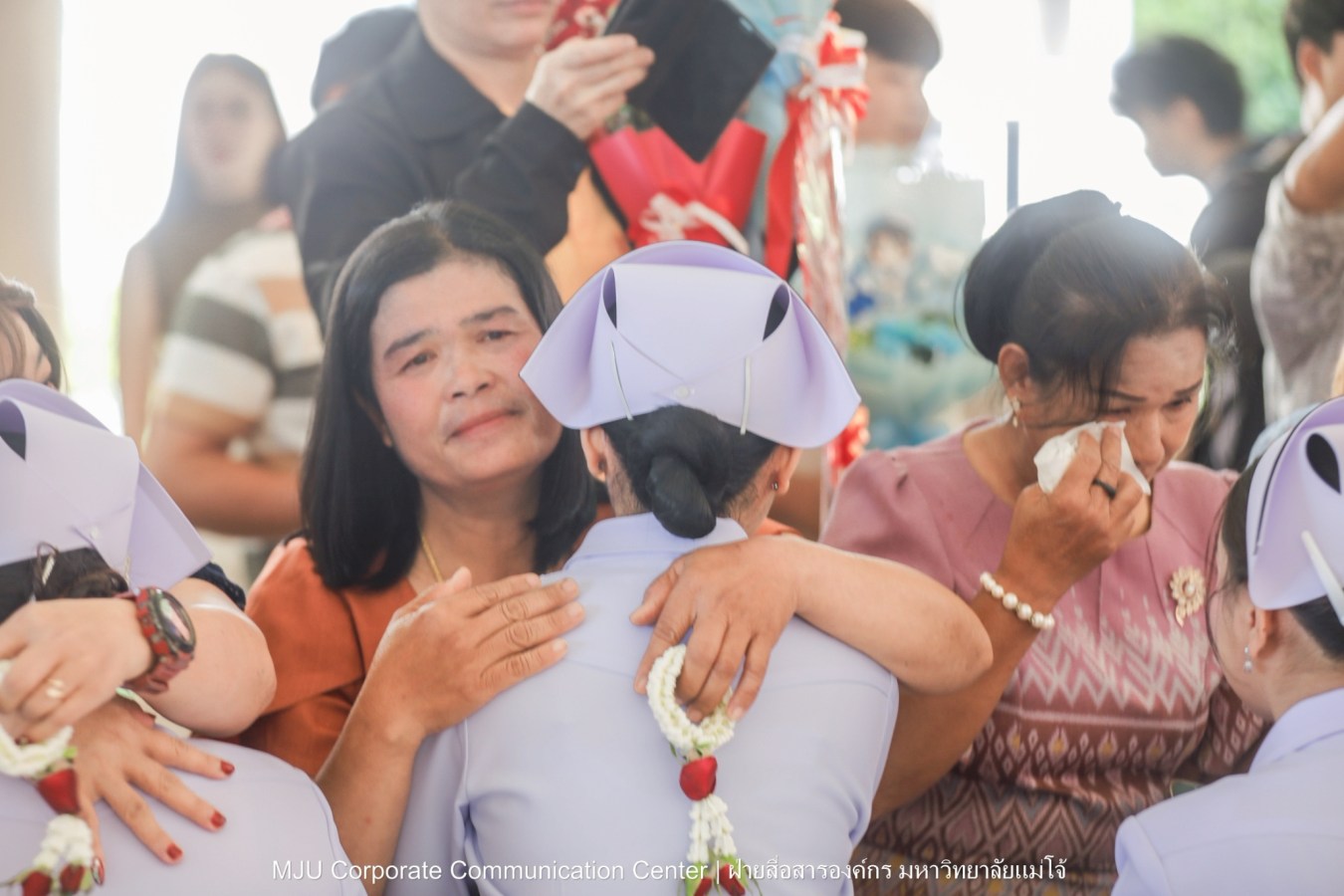 พยาบาลแม่โจ้ รุ่น 1 ประดับแถบหมวก-รับเข็มวิทยฐานะ พร้อมก้าวสู่พยาบาลวิชาชีพอย่างเป็นทางการ